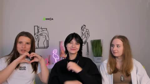 Snapshot of miraella chatting on 09-23-25, 08:50 Mira online show from 09-23-25, 08:50