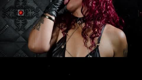 Snapshot of miranda_rouss chatting on 01-15-25, 11:00 Mistress Miranda online show from 01-15-25, 11:00