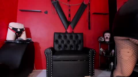 Snapshot of miranda_rouss chatting on 02-25-25, 11:19 Mistress Miranda online show from 02-25-25, 11:19