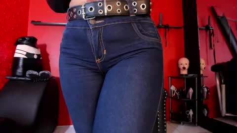 Snapshot of miranda_rouss chatting on 02-28-25, 11:25 Mistress Miranda online show from 02-28-25, 11:25