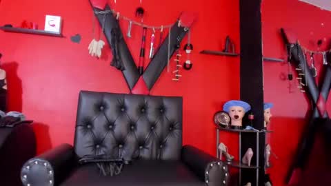 Snapshot of miranda_rouss chatting on 03-10-25, 02:16 Mistress Miranda online show from 03-10-25, 02:16