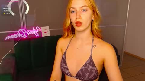 Snapshot of mirandamayers chatting on 09-19-25, 11:44 MirandaMayers online show from 09-19-25, 11:44