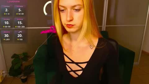 Snapshot of mirandamayers chatting on 09-30-25, 12:10 MirandaMayers online show from 09-30-25, 12:10