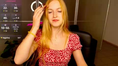 Snapshot of mirandamayers chatting on 10-17-25, 05:43 MirandaMayers online show from 10-17-25, 05:43