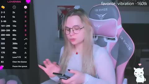 Kira online show from 10-24-25, 06:26