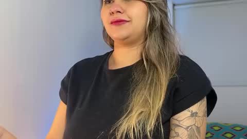 Snapshot of mirilinda chatting on 01-28-25, 05:22 mirilinda online show from 01-28-25, 05:22