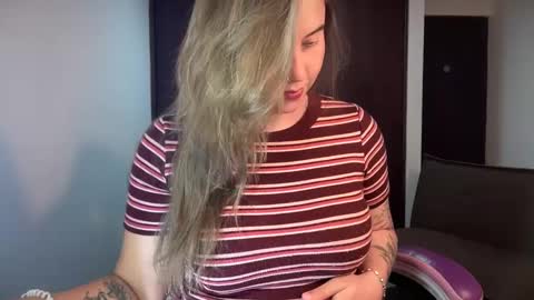 Snapshot of mirilinda chatting on 09-19-25, 12:12 mirilinda online show from 09-19-25, 12:12