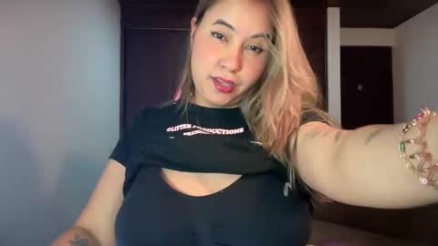 Snapshot of mirilinda chatting on 09-22-25, 02:46 mirilinda online show from 09-22-25, 02:46