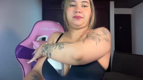 Snapshot of mirilinda chatting on 09-24-25, 02:04 mirilinda online show from 09-24-25, 02:04