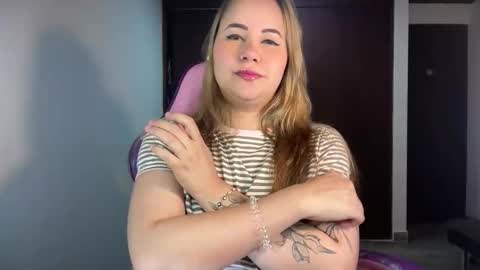 Snapshot of mirilinda chatting on 11-20-25, 12:55 mirilinda online show from 11-20-25, 12:55