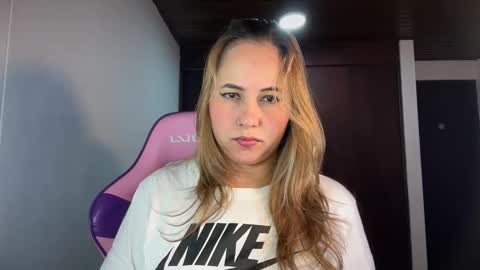 Snapshot of mirilinda chatting on 11-24-25, 01:38 mirilinda online show from 11-24-25, 01:38