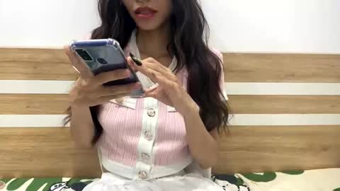 Miriam Schl online show from 10-20-25, 03:40