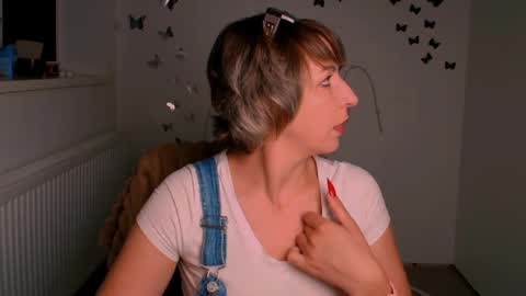 Snapshot of mishelle_blondie chatting on 06-18-26, 05:19 Mishelle online show from 06-18-26, 05:19