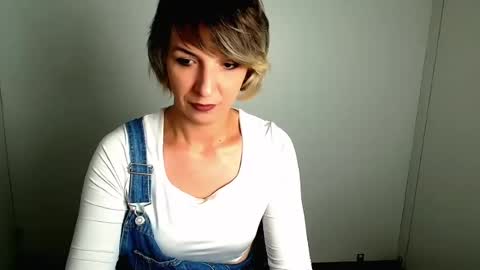 Snapshot of mishelle_blondie chatting on 06-19-26, 02:54 Mishelle online show from 06-19-26, 02:54