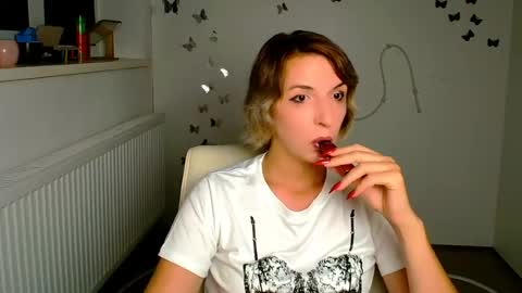Snapshot of mishelle_blondie chatting on 07-11-26, 11:46 Mishelle online show from 07-11-26, 11:46
