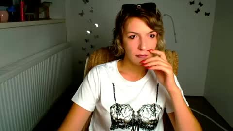 Snapshot of mishelle_blondie chatting on 07-12-26, 05:42 Mishelle online show from 07-12-26, 05:42