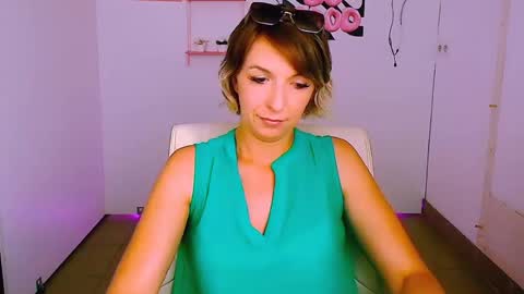 Snapshot of mishelle_blondie chatting on 07-22-26, 11:24 Mishelle online show from 07-22-26, 11:24