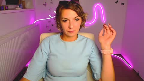 Snapshot of mishelle_blondie chatting on 07-25-26, 12:03 Mishelle online show from 07-25-26, 12:03