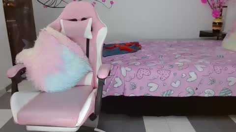 Snapshot of mishka__ chatting on 02-23-25, 05:12 Mishka online show from 02-23-25, 05:12