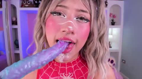 Megan online show from 11-25-25, 12:38