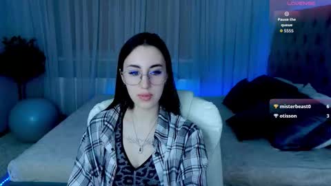 Snapshot of miss__linn chatting on 12-04-25, 01:42 Linn online show from 12-04-25, 01:42