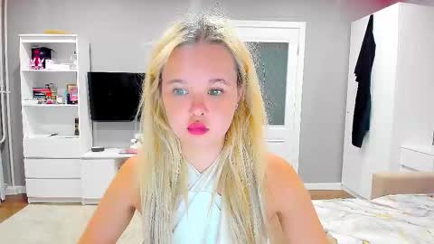 miss__selena online show from 09-11-25, 05:46