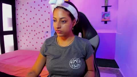 Snapshot of miss_akemi chatting on 09-10-25, 01:33 Akemi 3 online show from 09-10-25, 01:33