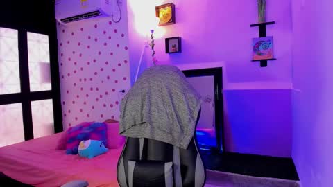 Snapshot of miss_akemi chatting on 09-14-25, 02:05 Akemi 3 online show from 09-14-25, 02:05