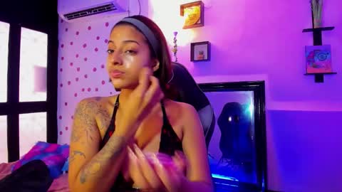 Snapshot of miss_akemi chatting on 10-19-25, 02:07 Akemi 3 online show from 10-19-25, 02:07