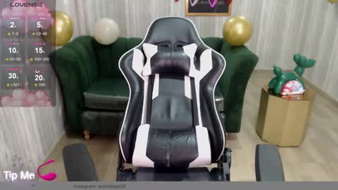 Snapshot of miss_andrea_t chatting on 02-14-25, 02:12 andrea online show from 02-14-25, 02:12