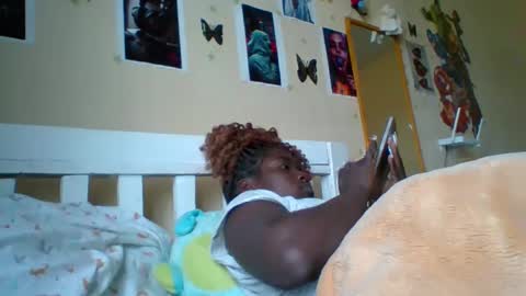 Snapshot of miss_atitude chatting on 10-15-25, 06:35 miss_atitude online show from 10-15-25, 06:35