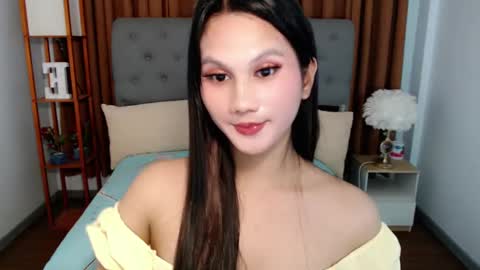 Chin Row online show from 02-25-25, 02:36