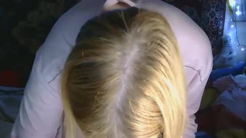 Elis online show from 11-22-25, 07:02