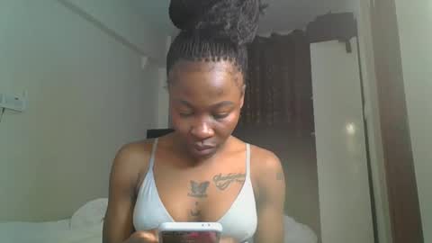 Miss Kiarrafit online show from 11-20-25, 10:37