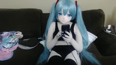 Snapshot of miss_kigu_miku chatting on 12-11-24, 02:52 Miku online show from 12-11-24, 02:52