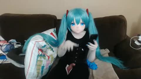 Snapshot of miss_kigu_miku chatting on 12-12-24, 11:58 Miku online show from 12-12-24, 11:58