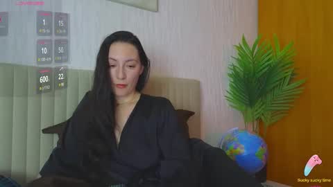 Snapshot of miss_leee chatting on 12-10-24, 01:00 Laura online show from 12-10-24, 01:00