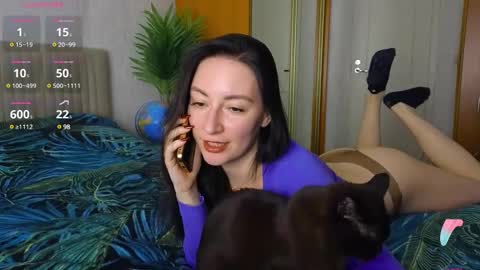 Snapshot of miss_leee chatting on 12-13-24, 04:05 Laura online show from 12-13-24, 04:05