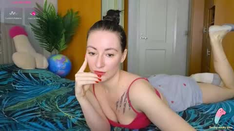 Snapshot of miss_leee chatting on 09-19-25, 10:05 Laura online show from 09-19-25, 10:05