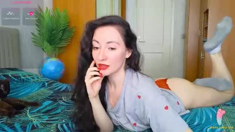 Snapshot of miss_leee chatting on 10-01-25, 09:59 Laura online show from 10-01-25, 09:59
