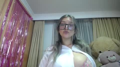 Snapshot of miss_lilieth chatting on 12-17-24, 07:07 lilieth  online show from 12-17-24, 07:07