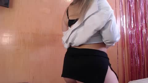 Snapshot of miss_lilieth chatting on 09-11-25, 03:45 lilieth  online show from 09-11-25, 03:45