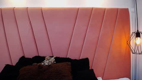 Snapshot of miss_m1a chatting on 10-23-25, 12:04 mia online show from 10-23-25, 12:04