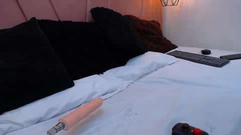 Snapshot of miss_m1a chatting on 11-17-25, 11:27 mia online show from 11-17-25, 11:27