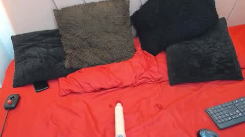 Snapshot of miss_m1a chatting on 11-25-25, 11:27 mia online show from 11-25-25, 11:27