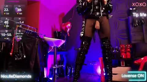 Snapshot of miss_nicolesds chatting on 02-25-25, 03:38 Miss Nicole online show from 02-25-25, 03:38