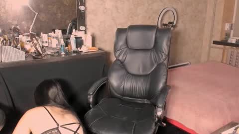 Snapshot of miss_poison chatting on 10-31-25, 06:09 Leya online show from 10-31-25, 06:09