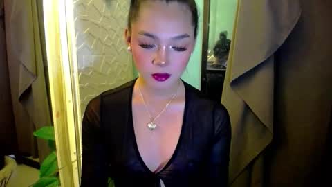 Snapshot of miss_precious_xx chatting on 05-09-26, 12:32 Precious online show from 05-09-26, 12:32