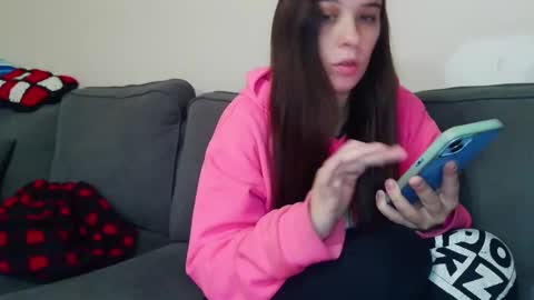 Bella online show from 10-31-25, 01:45