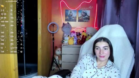 Snapshot of miss_tasy chatting on 11-07-25, 08:03 Melanie January 15th is my birthday there will be an interesting show online show from 11-07-25, 08:03